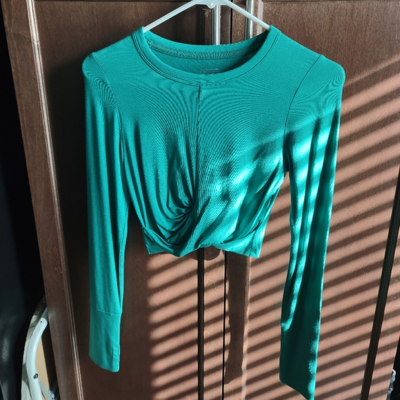 Aerie Thumbs Up Top Bundle - Picture 4 of 7